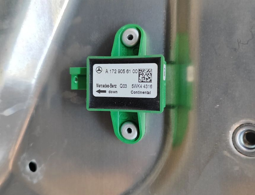 MERCEDES-BENZ CLS-Class C218/X218 (2011-2017) Стеклоподъемник передней правой двери A2128201302 27918933