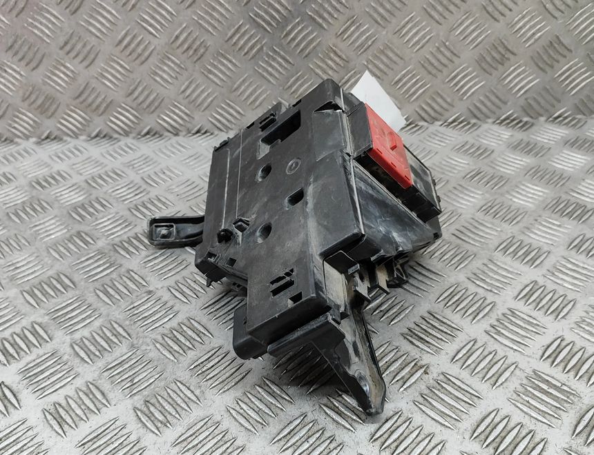 MERCEDES-BENZ C-Class W205/S205/C205 (2014-2023) Fuse box A2055407011 28251082