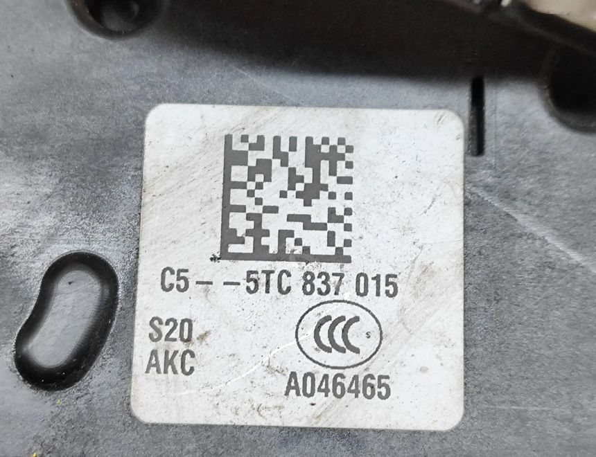 VOLKSWAGEN Golf 7 generation (2012-2024) Priekšējo kreiso durvju slēdzene 5TC837015 28265926