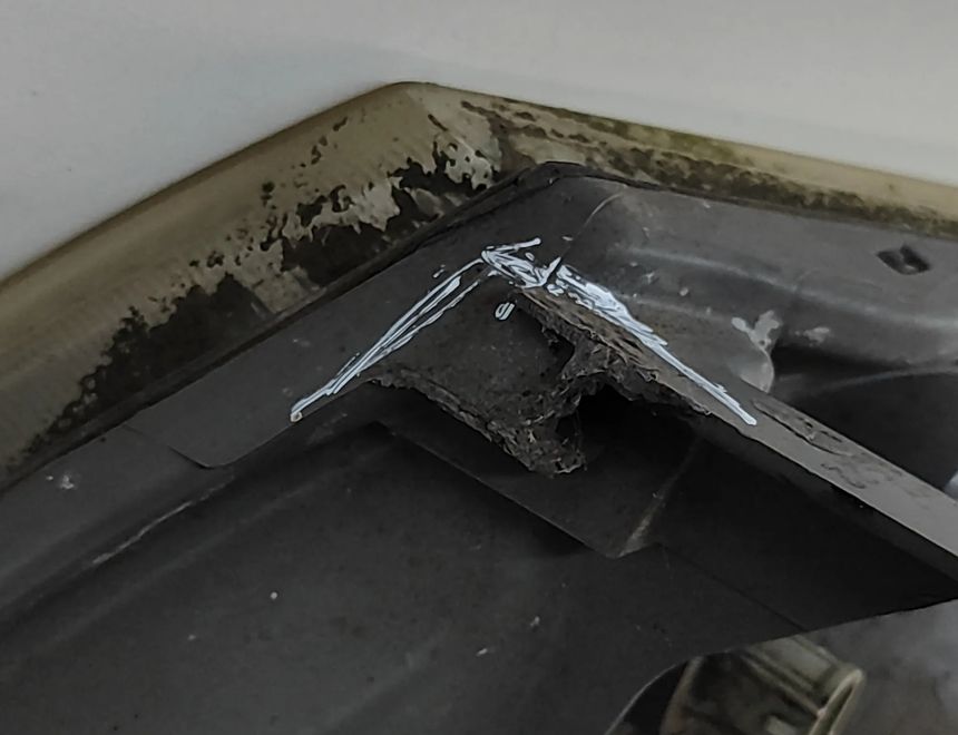 TOYOTA Hiace H50/H60/H70/H80/H90 (1982-2007) Front Right Headlight 81105-26330 28444815