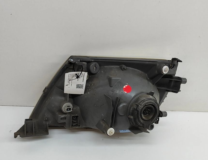 TOYOTA Hiace H50/H60/H70/H80/H90 (1982-2007) Front Right Headlight 81105-26330 28444815