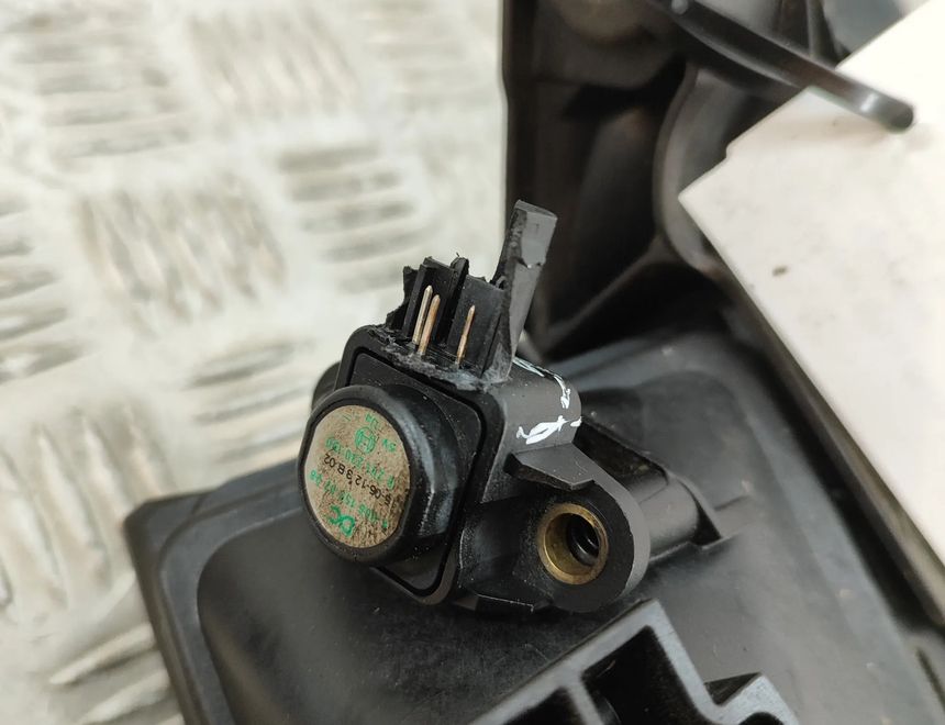 MERCEDES-BENZ GLE W166 (2015-2018) Air Filter Box A6420942304,A6420904301,A0061539728,0261230190 28456848