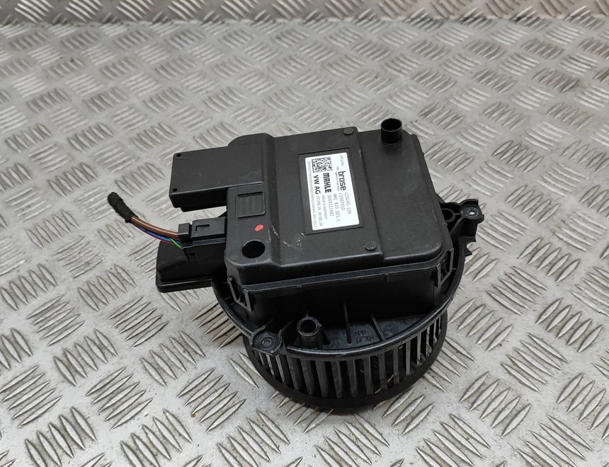 AUDI e-tron 1 generation (2018-2024) Нагревательный вентиляторный моторчик салона 4M1820021C,C24245-109,CZ997010 28516899