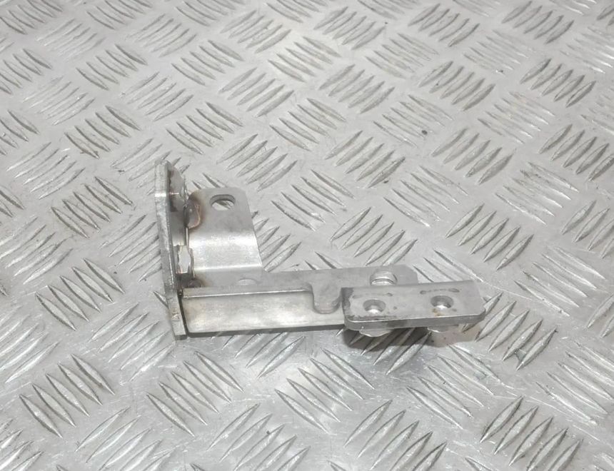 AUDI A4 B9/8W (2015-2024) Citas motora nodalījuma detaļas 04L131561E 2863474