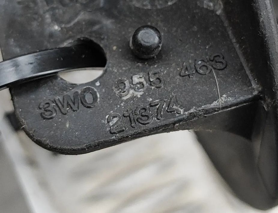 BENTLEY Continental Flying Spur 2 generation  (2008-2013)  Верхняя крышка крышки бака 3W0955463 29771554