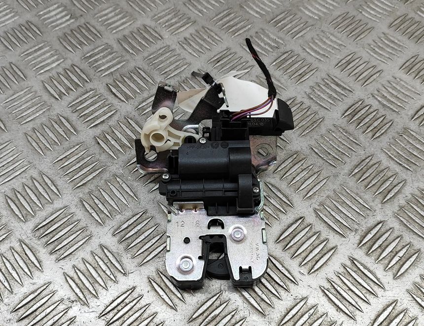 VOLKSWAGEN Passat B8 (2014-2023) Aizmugurējā bagāžnieka slēdzene 3G0827503C 29794189