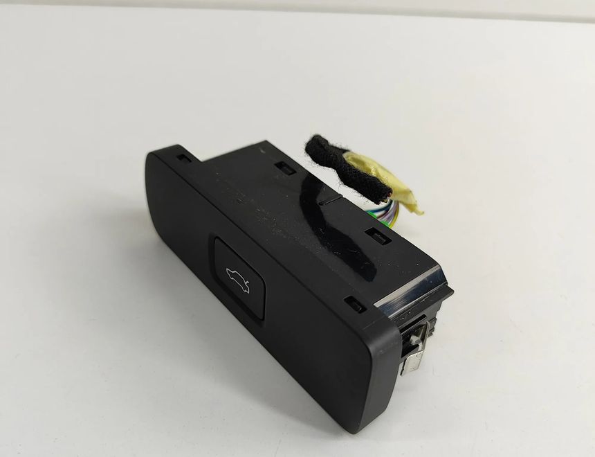 VOLVO XC40 1 generation (2017-2024) Кнопка открывания задней крышки P32350330,32350330 29813254