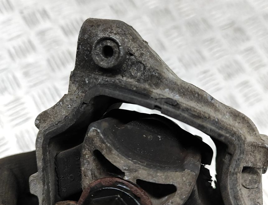 LAND ROVER Range Rover Evoque L538 (1 gen) (2011-2020) Dzinēja stiprinājums/spilvens labajā pusē 6G92-6P082-LB,6G92-6P082-AB,8G9N-6L063-FB 29994873