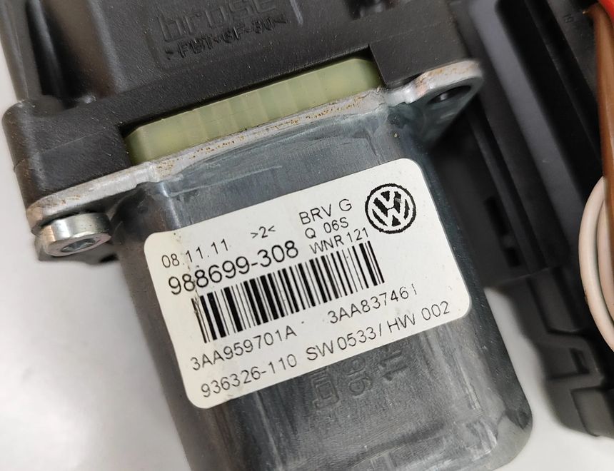 VOLKSWAGEN Passat B7 (2010-2015) Priekšējo kreiso durvju logu pacēlāja motorīts 3C0959793C,3C0959793,3AA959701A,3AA959701 30193317