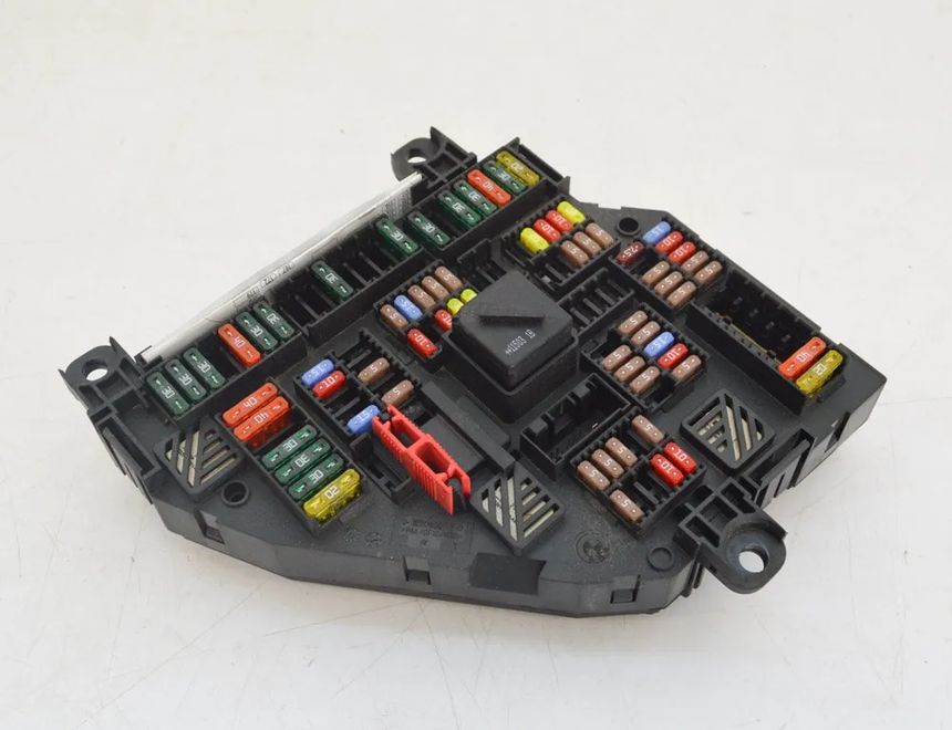 BMW 5 Series F10/F11 (2009-2017) Fuse Box 9252812 3026336