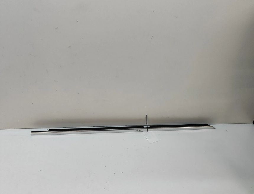 MERCEDES-BENZ GLE W166 (2015-2018) Aizmugurējo kreiso durvju loga līste A1667350365 30330992