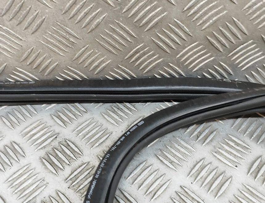 AUDI Q8 4M (2018-2024) Front Right Door Seal Rubber 4KE831721 30490111