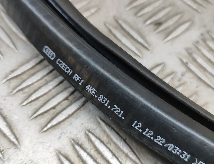 AUDI Q8 4M (2018-2024) Front Right Door Seal Rubber 4KE831721 30490111