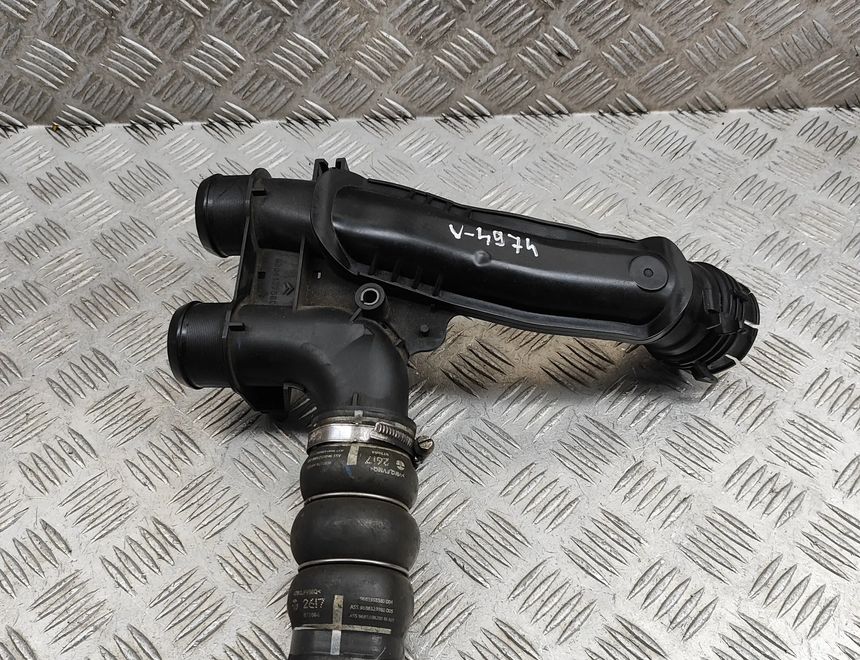 PEUGEOT 3008 2 generation (2017-2023) шланг радиатора интеркулера 9804177580 30621563