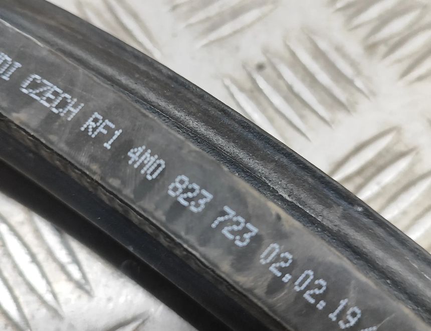 PORSCHE Cayenne 3 generation (2017-2023) Резиновая крышка двигателя 4M0823723 30622680