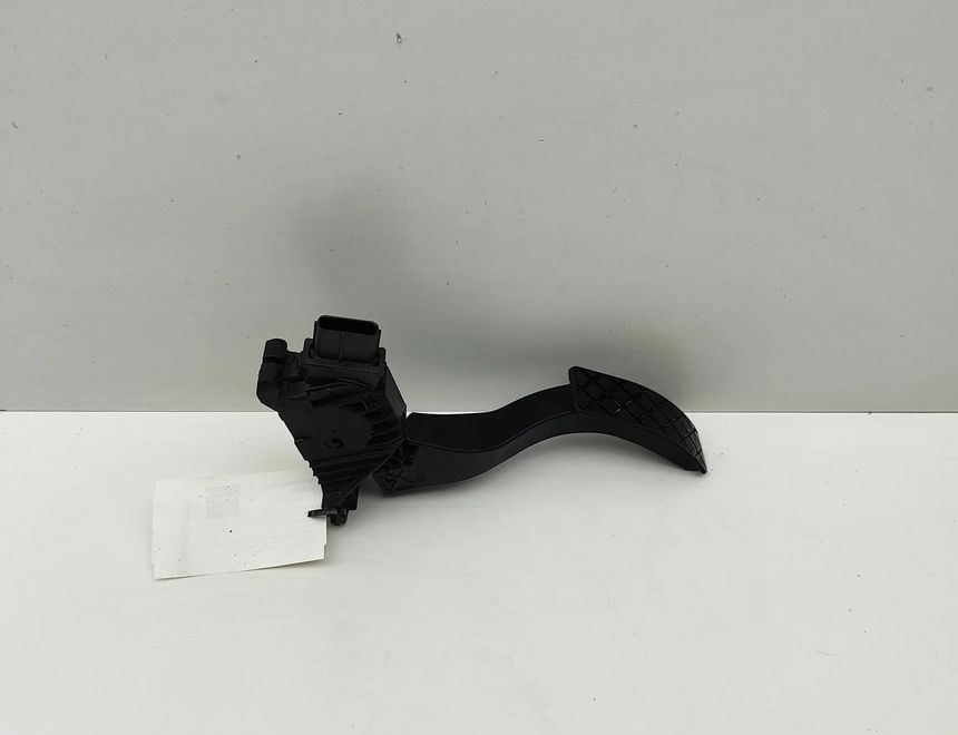 VOLKSWAGEN Passat B8 (2014-2023) Akseleratora / gāzes pedālis 5Q1723503H 30748939