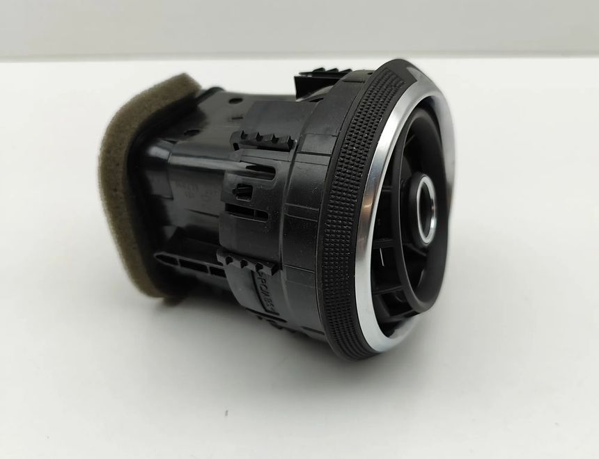 AUDI A3 8V (2012-2020) Вентиляционные отверстия в приборной панели 8V0820901,S098003100 30828223