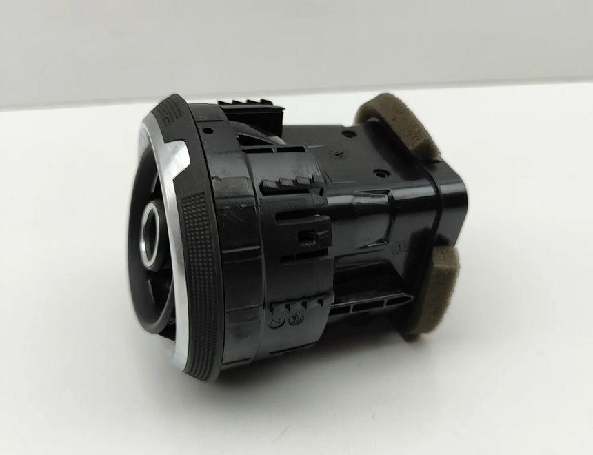 AUDI A3 8V (2012-2020) Вентиляционные отверстия в приборной панели 8V0820901,S098003100 30828223