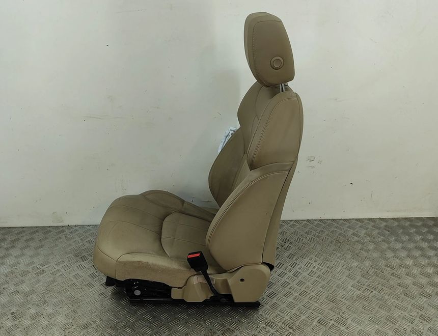 LAND ROVER Range Rover Evoque L538 (1 gen) (2011-2020) Priekšējais labais sēdeklis GX73-600C98-AD 31538116