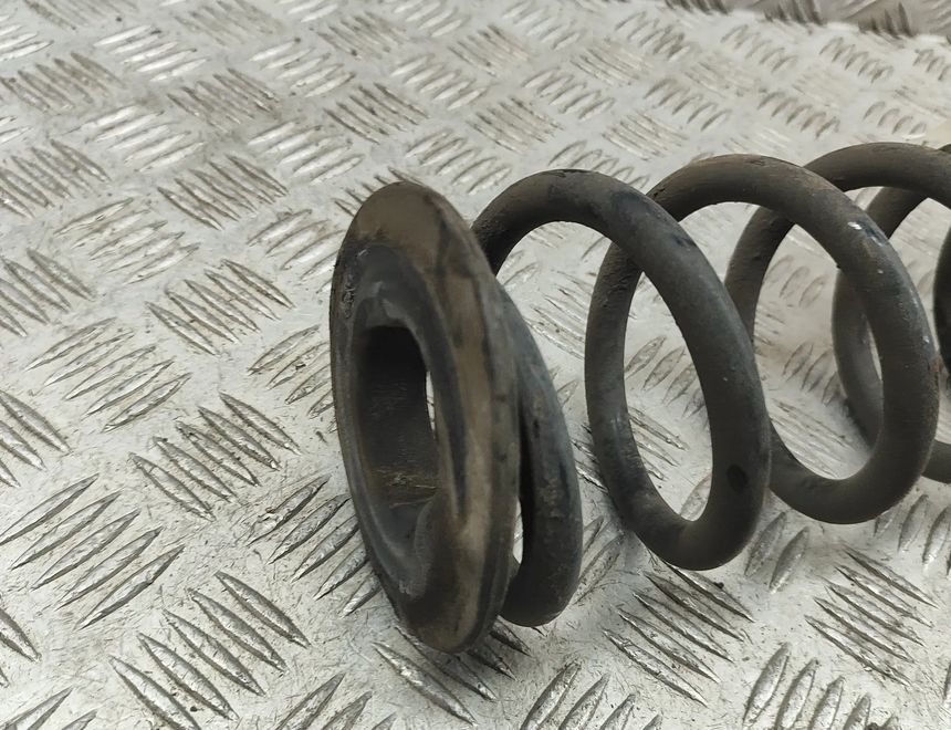 SKODA Superb 3 generation (2015-2023) Aizmugurējā kreisā amartizātora atspere 3Q0511115AL 31845388