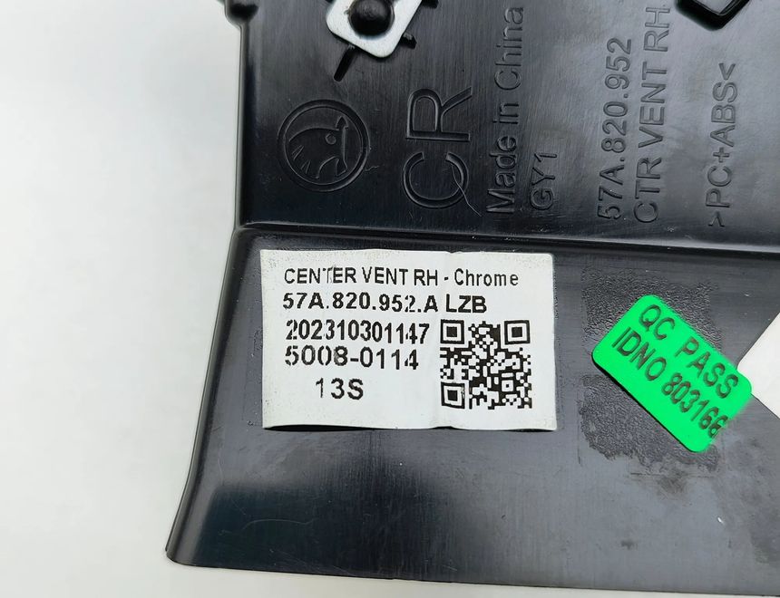 SKODA Karoq 1 generation (2017-2024) Dashboard Air Vents 57A820952A 31847098