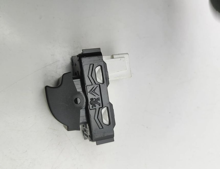 CITROËN Jumpy 3 generation (2016-2023) Priekšējo kreiso durvju logu pacēlāja slēdži 96762292ZD 31883404