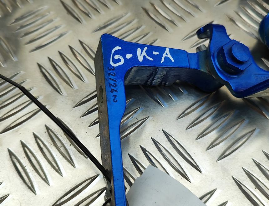 FORD Puma Комплект петель левой задней двери L1TB-S26811-AC 31987942