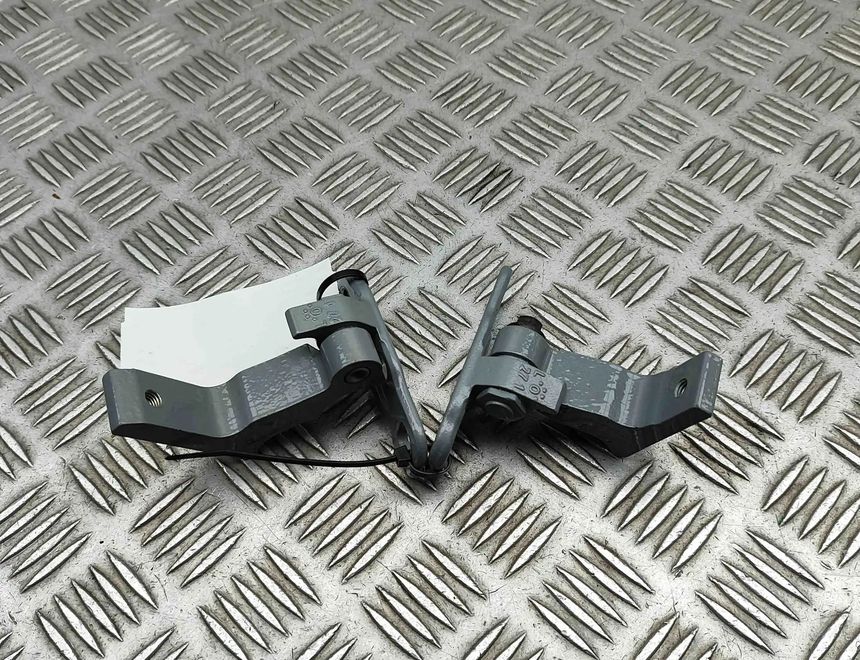 VOLVO XC60 2 generation (2017-2024) Комплект петель левой задней двери 31424455,31424589 32237166