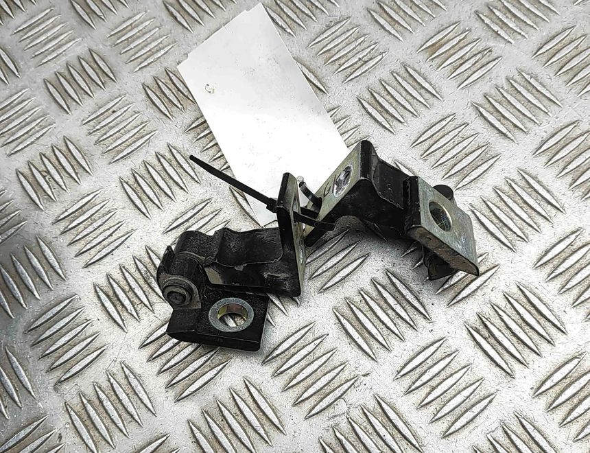 VOLKSWAGEN T-Roc 1 generation (2017-2024) Комплект петель левой задней двери 8X0831403E 32428576