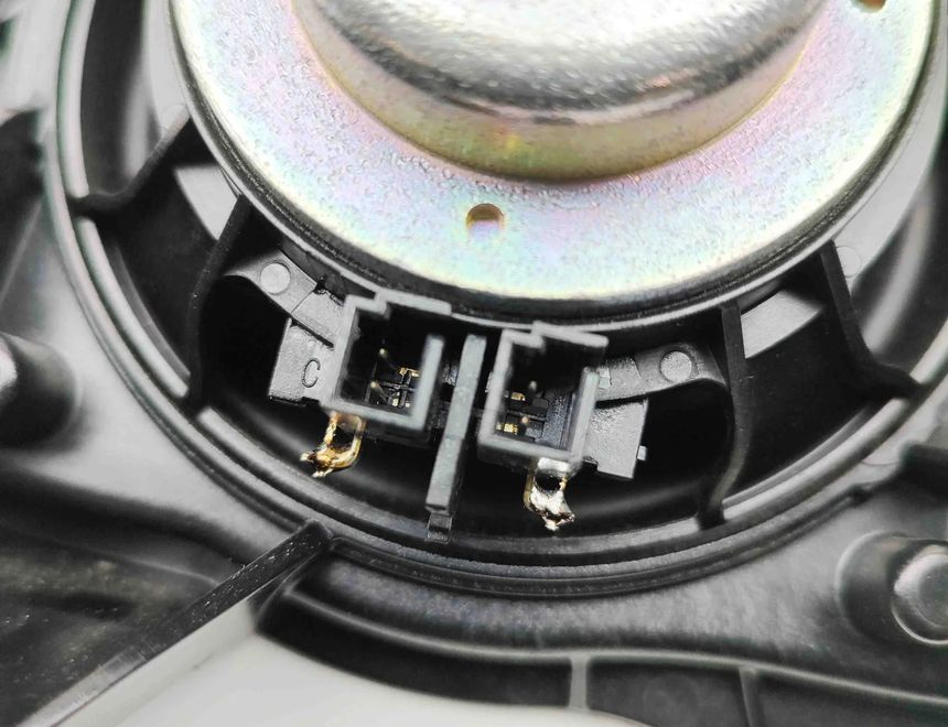 BMW X3 G01 (2017-2024) ГРОМКОГОВОРИТЕЛЬ (ГРОМКОГОВОРИТЕЛИ) В ЗАДНЕМ ПОДОКОННИКЕ 6811963,6813104,6809632 32483165