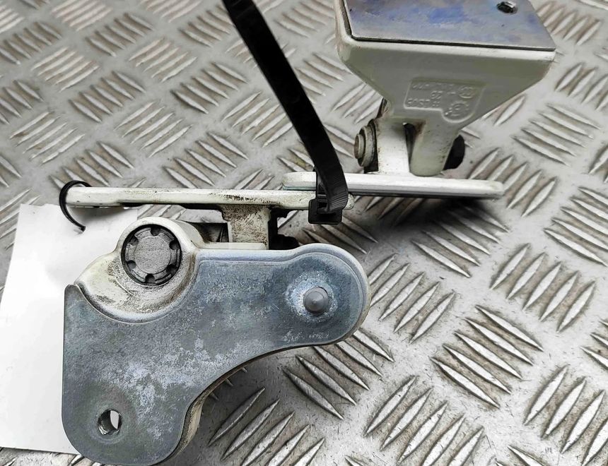 MERCEDES-BENZ CLA-Class C117 (2013-2016) Kreiso aizmugurējo durvju eņģu komplekts A1767300537,A1767300337 32576737