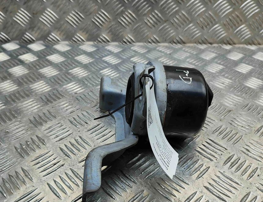 VOLVO V70 3 generation (2007-2020) Dzinēja stiprinājums/spilvens labajā pusē 31330135 32737945