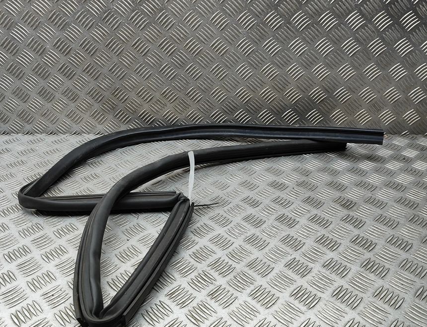 LAND ROVER Discovery 5 generation (2016-2024) Engine Cover Rubber LR083001,HY32-16C834-AA 32931599