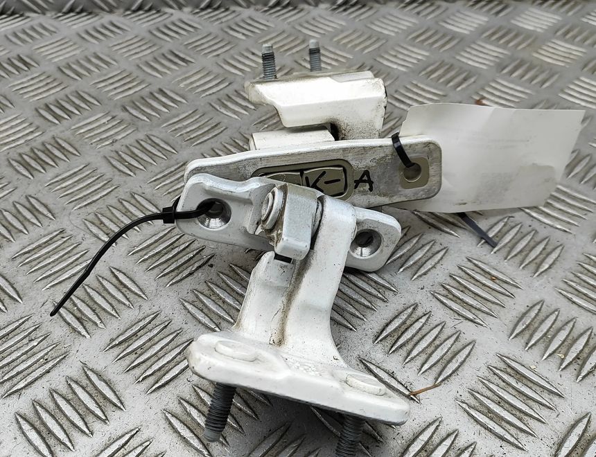 MERCEDES-BENZ C-Class W205/S205/C205 (2014-2023) Комплект петель левой задней двери A2057300137,A2057300337 33046364