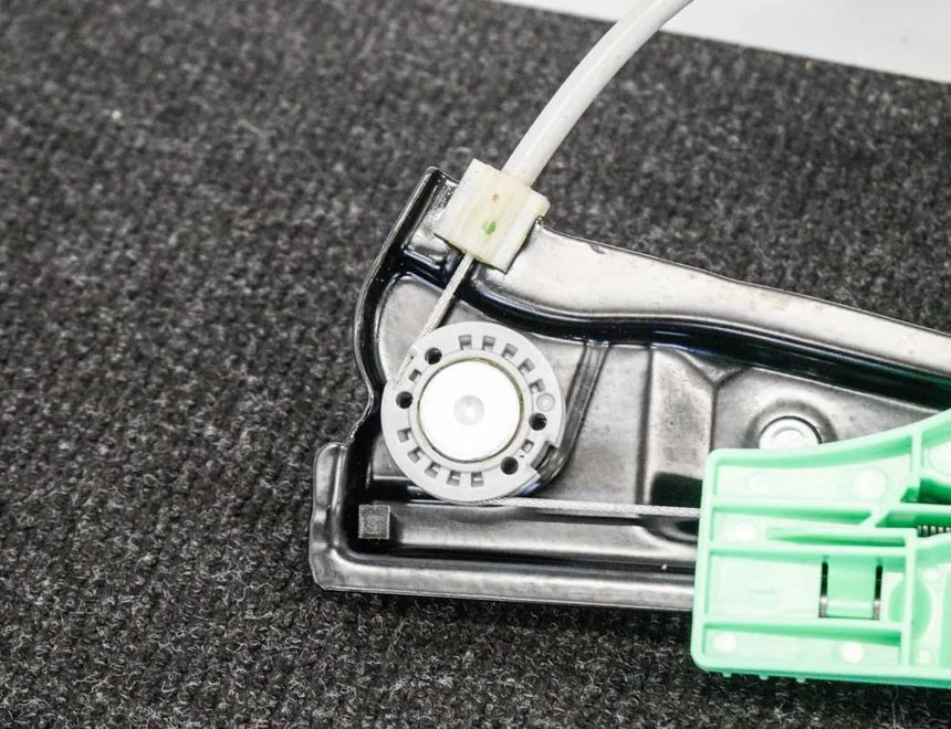 VOLKSWAGEN Tiguan 2 generation (2016-2024) Rear left door window lifter 5NA839461C 3675949