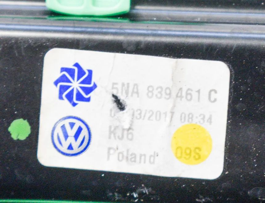 VOLKSWAGEN Tiguan 2 generation (2016-2024) Rear left door window lifter 5NA839461C 3675949