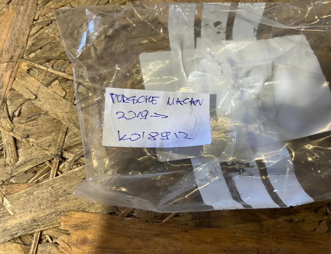 PORSCHE Macan 1 generation (2013-2023) Citas salona daļas 95B857290L 29477748