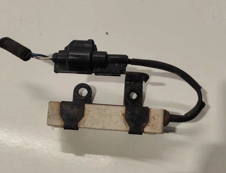 TOYOTA Yaris Verso 1 generation (1999-2006) Coolant fan relay 2468102851 17121703