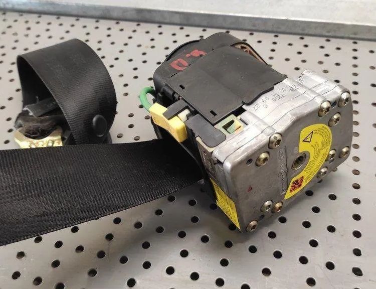 AUDI A6 C5/4B (1997-2004) Ремень безопасности средний задний 00067250C 17132709