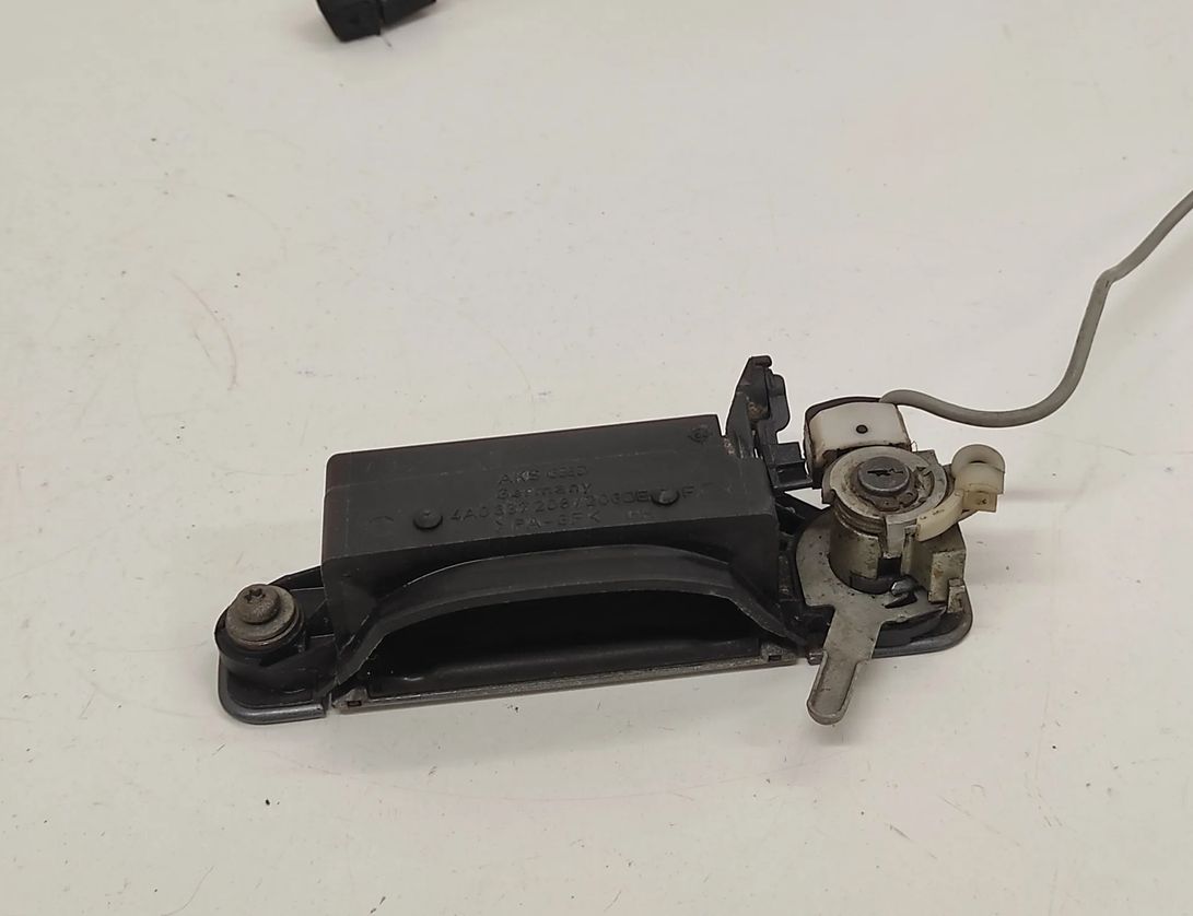 AUDI A6 C4/4A (1994-1997) Priekšējo labo durvju ārējais rokturis 4A0837206 22309054