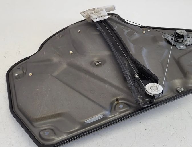 SKODA Octavia 2 generation (2004-2013) Aizmugurējā kreisā loga pacēlājs 1Z0839655 26261317