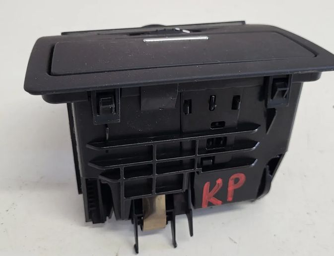 CITROËN C4 Picasso 1 generation (2006-2013) Вентиляционные отверстия в приборной панели 9646338077 26844999