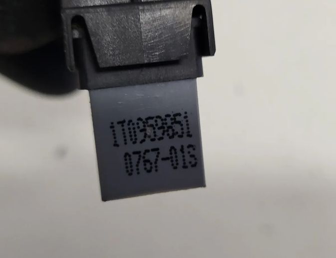 VOLKSWAGEN Touran 1 generation (2003-2015) Aizmugurējo labo durvju loga pacelšanas slēdzis 1T0959851 32950260