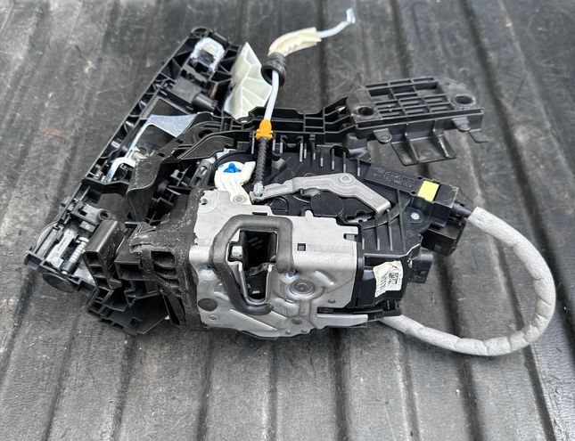 MERCEDES-BENZ S-Class W222/C217/A217 (2013-2020) Priekšējo kreiso durvju slēdzene A0997602100,A0998200183,A0997200501,A2227661100,A2227230514,A2310037799 21475412