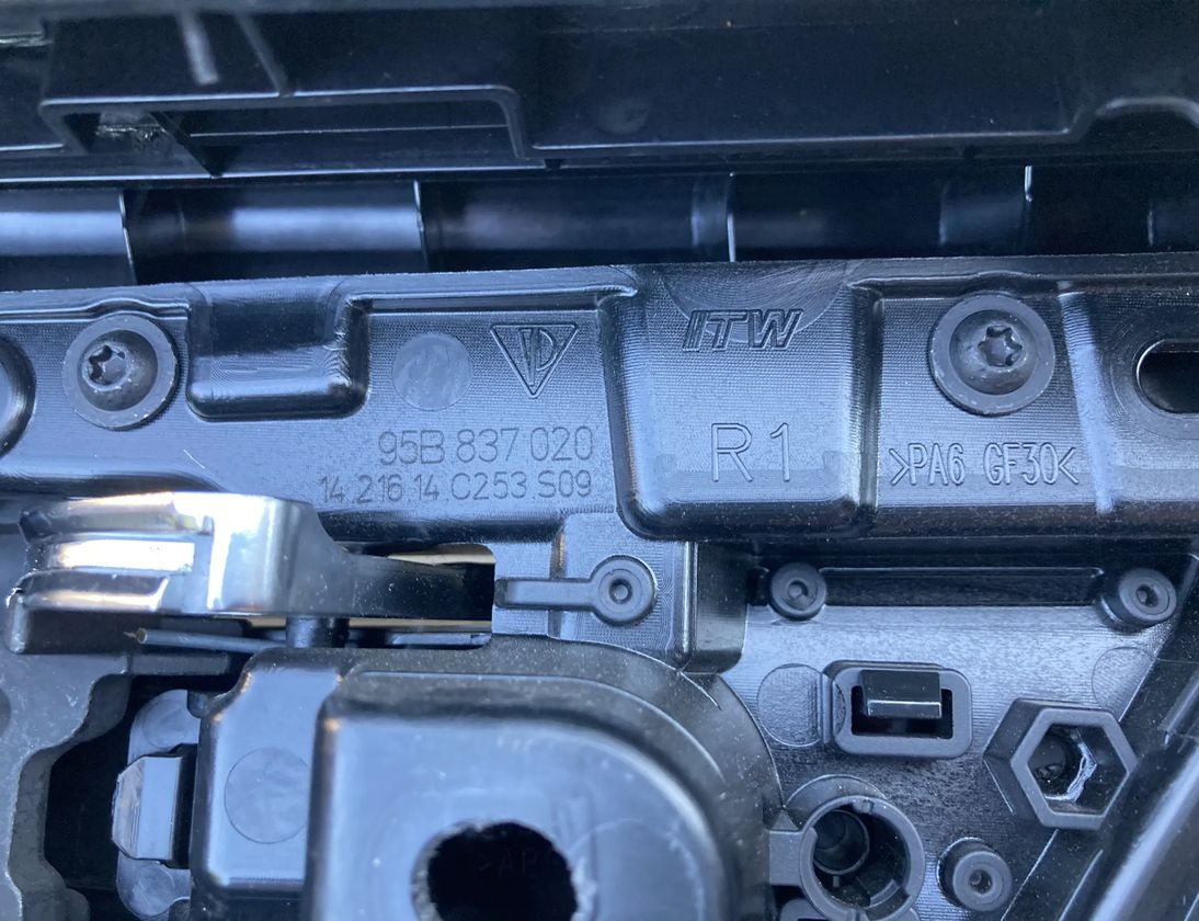 PORSCHE Macan 1 generation (2013-2023) Front Right Door Panel 95B867012A,95B837020,95B867012,95B863979,95B867106 25448744