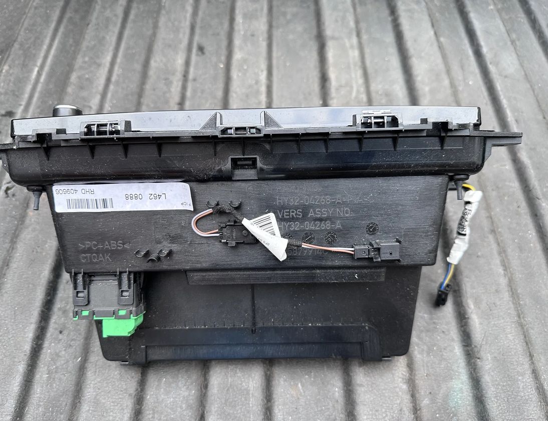 LAND ROVER Discovery 5 generation (2016-2024) Climate control unit HY3204268A,105879914C,HY3213B610AA,8F004089,HY3214B560AB 31232524