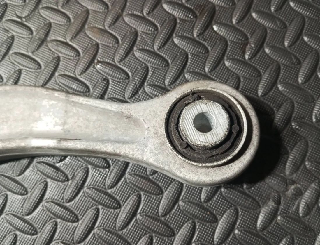 BMW 5 Series F10/F11 (2009-2017) Рычаг задний левый 6082t6,33326775902,6775902 28088816