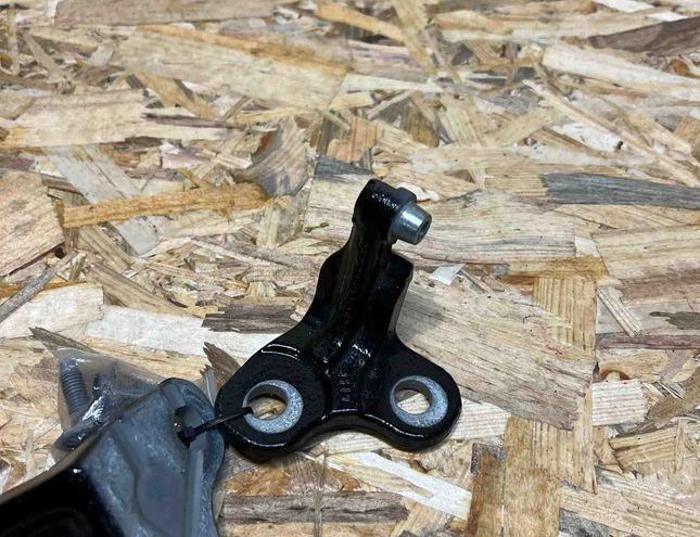 JAGUAR F-Pace 1 generation (2016-2024) Priekšējo kreiso durvju eņģes CPLA228A67AD 32399968