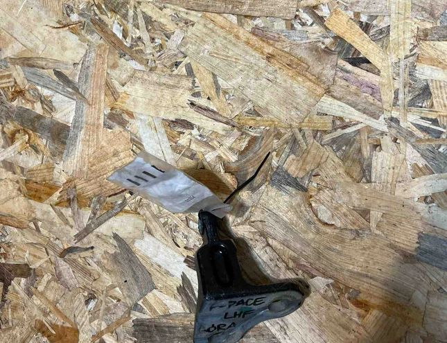 JAGUAR F-Pace 1 generation (2016-2024) Priekšējo kreiso durvju eņģes CPLA228A67AD 32399968