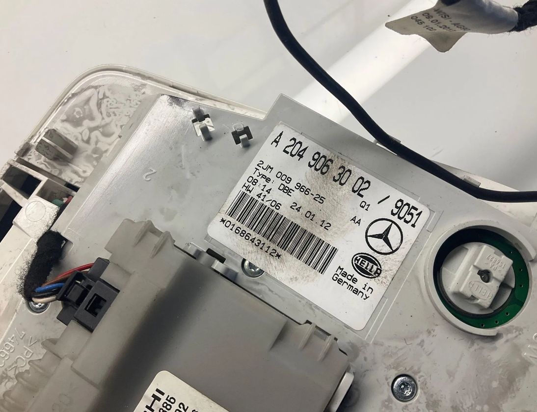 MERCEDES-BENZ C-Class W204/S204/C204 (2004-2015) Salona apgaismojums A2049063002 29449912